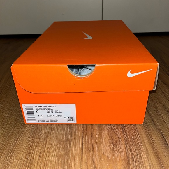 Nike Women’s Run Swift 3 Running Shoes - Picture 7 of 14